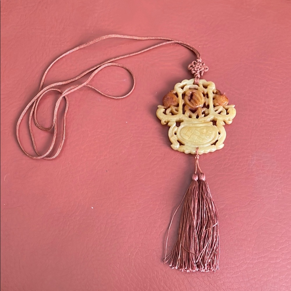 Elegant Cream and Brown Pendant Necklace - Picture 2 of 3